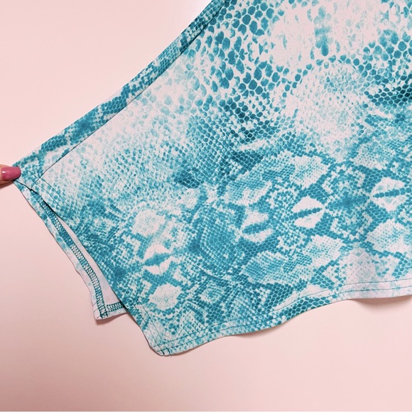 Vince Camuto Tank Blouse Medium Large Animal Print Aqua Flowy Sharkbite Casual - Picture 8 of 8